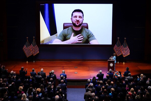 볼로디미르 젤렌스키 우크라이나 대통령이 16일(현지 시각) 미국 연방 상·하원 의원들을 상대로 실시간 화상 연설을 했다.(출처 : Reuters/Reuters.com)