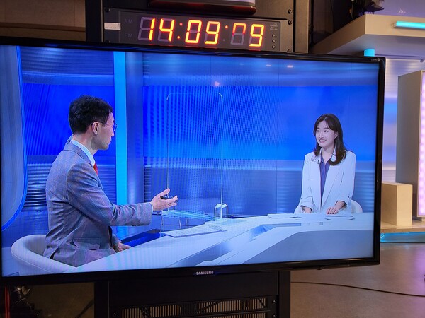 Lee Chae-Hyeon, Editor-in-Chief of PNU Newspaper, is recording broadcasting in “Figure Focus” of “KNN” on March 22nd.