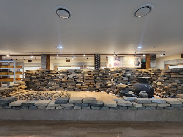 Bokcheondong Ancient Tombs No. 47 was restored as big as the real one. (Provided by PNU Museum)