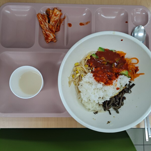 지난 5월 17일 수요일, 익명의 제보자가 채널PNU 취재팀에 보내 온 점심 식사 사진. [취재원 제공]
