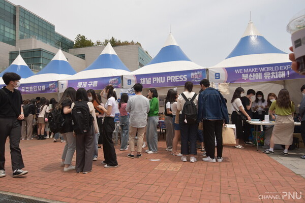 Booths in Nuk-Teo from May 17th to 19th. [Jun Hyung-Seo, Reporter]