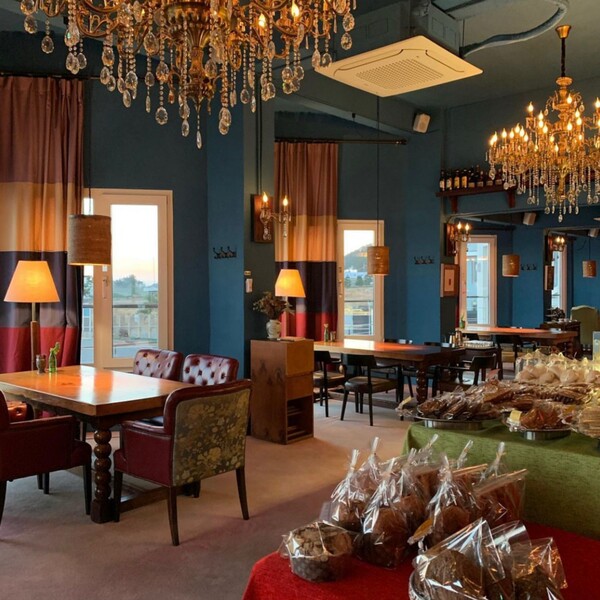 카페 ‘아데초이’의 내부 인테리어. [출처: ‘아데초이’ 공식 인스타그램]