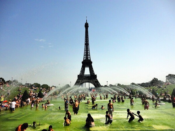 A series of heat waves are causing a lot of damage throughout Europe, including Paris, France.[Source : flickr Chris Walts]