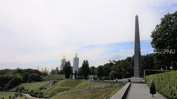 The memorial cemeteries of Holodomor and monuments to the unknown soldiers in Kyiv, Ukraine. [Provided by Prof. Lim Young-Ho]