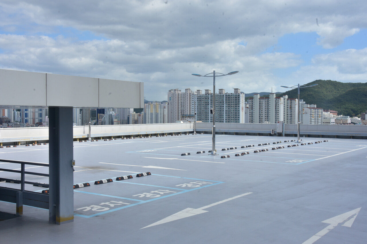On September 20th, at around 11:00 a.m., an empty parking lot of the Jayoo Hall. [Jo Seung-Wan, Reporter]