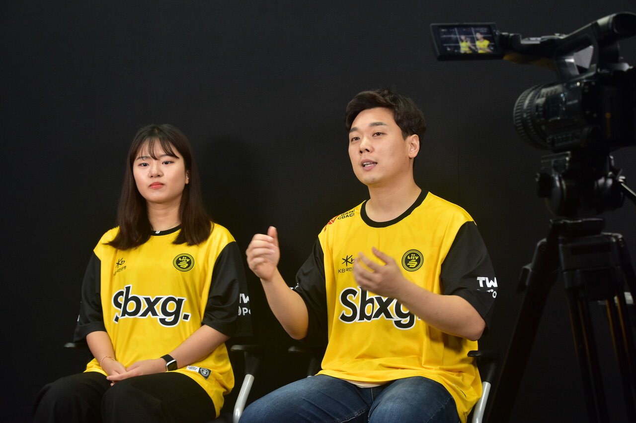 Manager Gwon and Team leader Kim of Liiv SANDBOX (from the left) [Jun Hyung-Seo, Reporter]