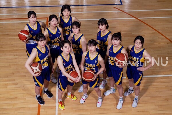 2023년도 우리 대학 여자농구부 단체 사진 [우리 대학 여자농구부 프런트 제공]