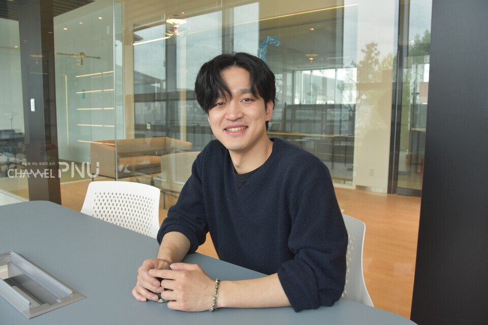 지난 4월 25일, 기계관에서 만난 이민석(기계공학 석사, 22) 씨. [정혜은 기자]