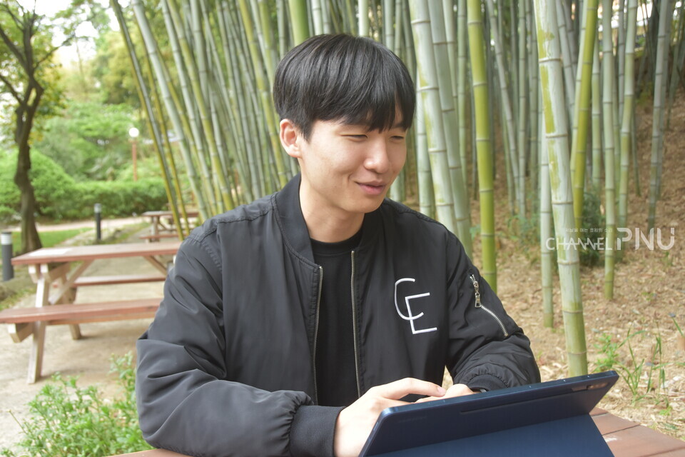 지난 4월 24일, 운죽정에서 만난 안도훈(토목공학, 19)  씨. [정혜은 기자]