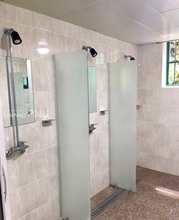 Shared shower room inside the Jilli Hall. [Source: University Dormitory Busan Campus Homepage]