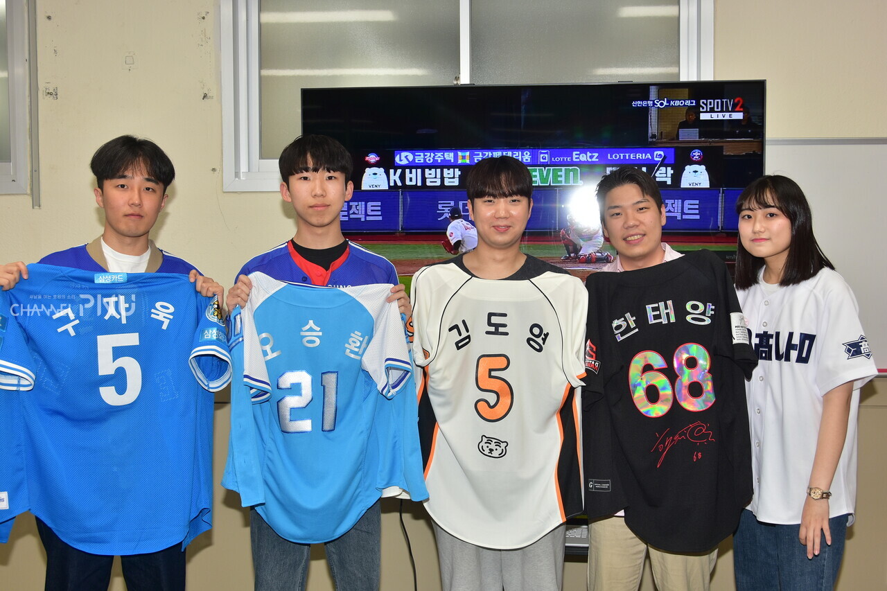 지난 5월 11일, 채널PNU 회의실에서 만난 노히트노런의 유석주(왼쪽부터), 박세훈, 최린, 양승현, 전현정 씨. [임현규 기자]