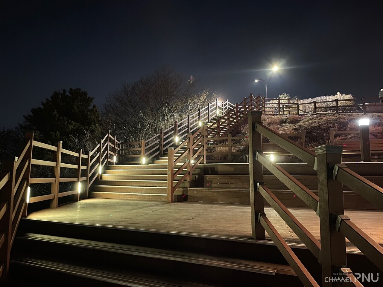 The view of Hwangnyeongsan Beacon Observatory, which was well organized with a deck on February 8th. [Lim Chae-Kyung, reporter]