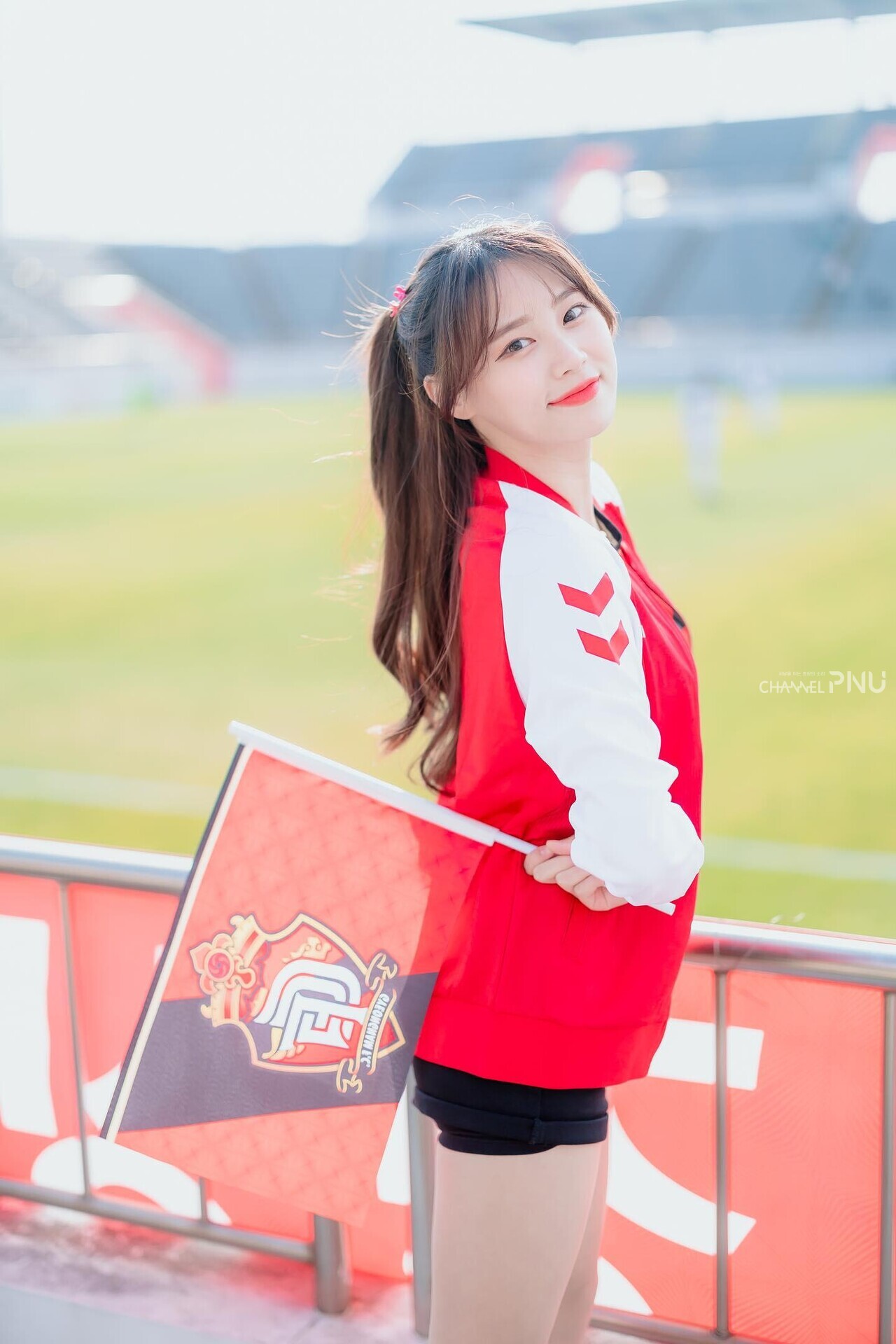 Cheerleader Park Seon-Ju is smiling wide at the camera. [Provided by cheerleader Park Seon-Ju]