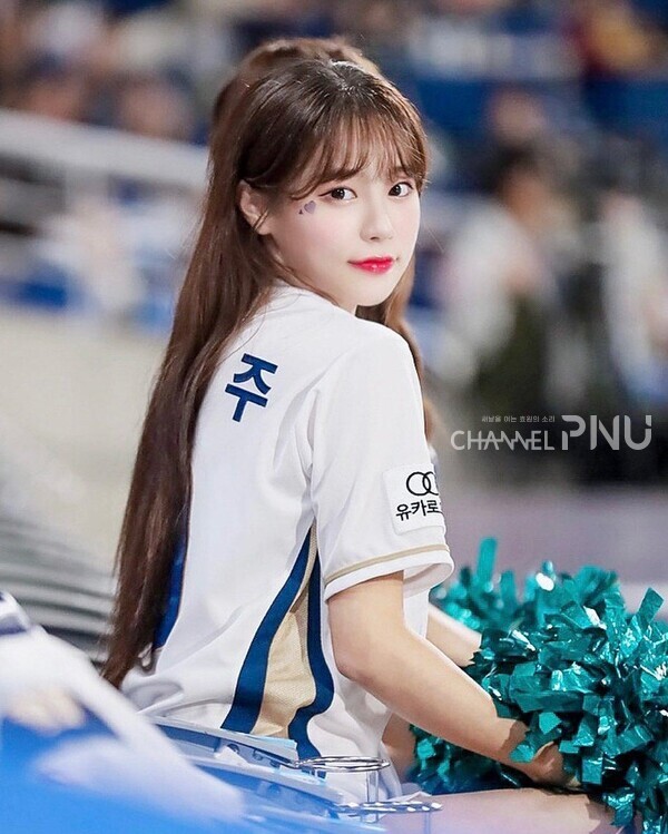 Park Seon-Ju is participated in the game as a cheerleader.[Provided by cheerleader Park Seon-Ju]