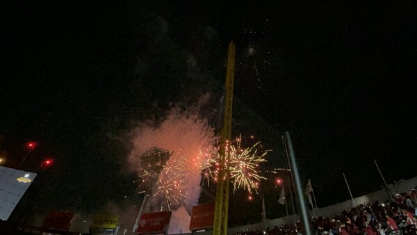 지난 5월 12일 진행한 사직 FAN나잇 불꽃놀이. [임현규 방송국장]