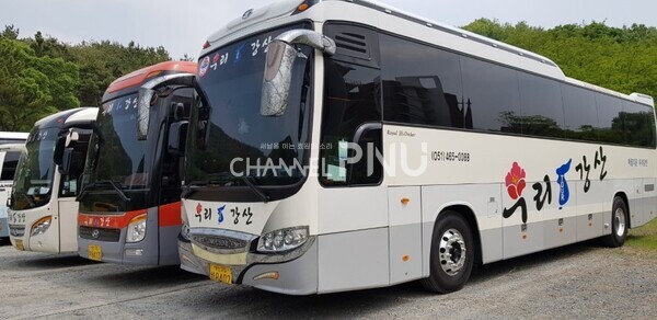 The bus shuttles to Miryang Campus during the semester. [Source: Blog of PNU Miryang Campus Broadcasting Station (PUMBS)]