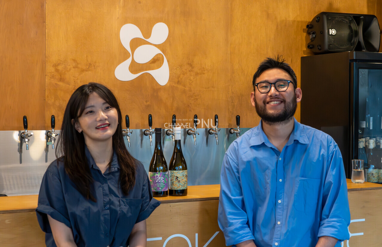 ​지난 20일 매장에서 인터뷰를 진행하는 '꿀꺽하우스' 최승하(좌)·이준표(우) 공동대표. [조승완 기자]