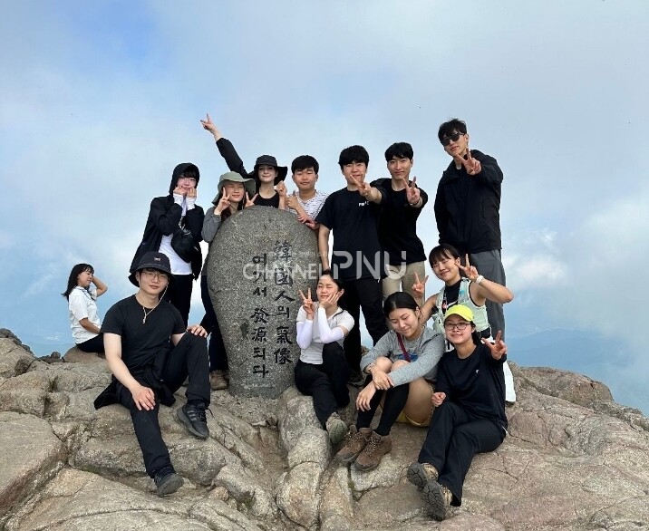 우리 대학 등산 동아리 'PNUAC' 활동사진. [껫분르 분야눗 제공]