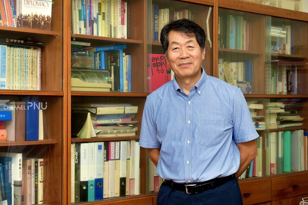 지난 9월 21일, 연구실에서 만난 전홍찬 교수. [전형서 전문기자]