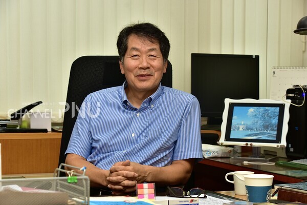 Prof. Chun Hong-Chan at his lab on September 21st. [Jun Hyung-Seo, Reporter]