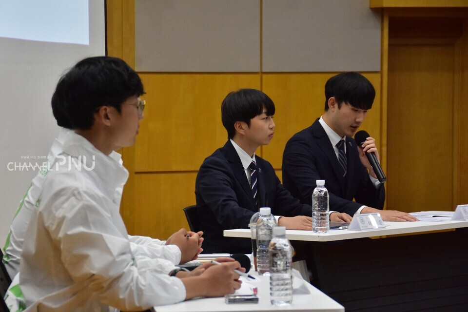 Presidential candidate and vice presidential candidate of Da-one ask PNew questions. [Jun Hyung-Seo, Reporter]