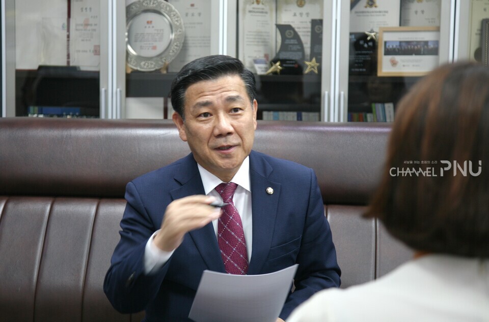 지역 현안에 대한 다양한 문제를 국민의힘 백종헌 후보에게 질문했다. [출처: 백종헌 후보 선거캠프]