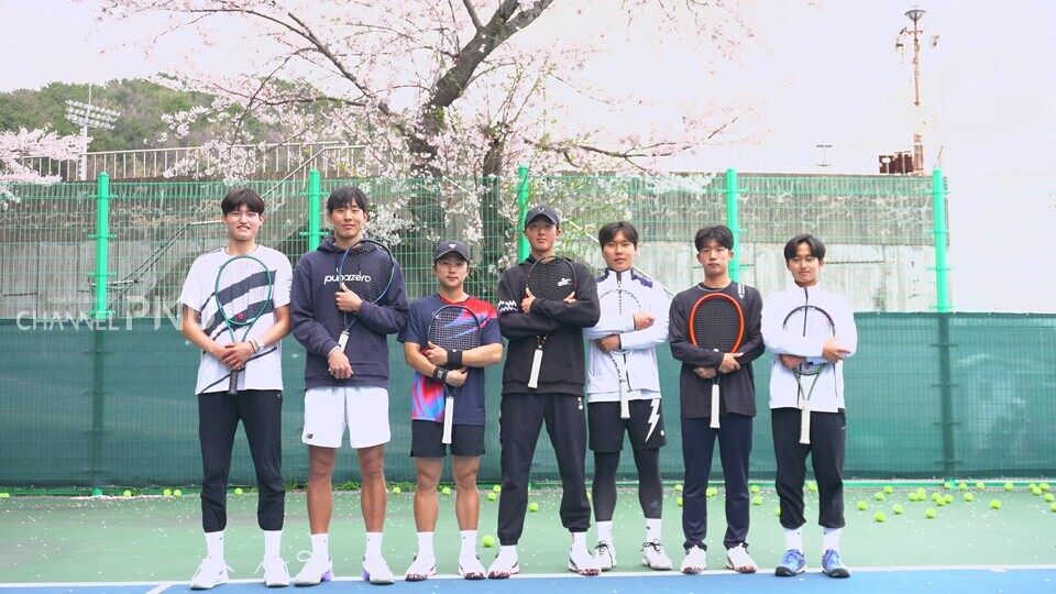 지난 4월 4일 우리 대학 경암체육관 테니스장에서 만난 우리 대학 테니스부. [정다민 기자]