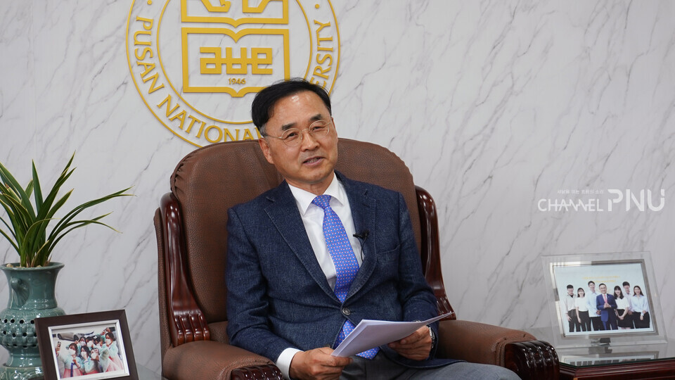 지난 4월 8일 우리 대학 본관 총장실에서 만난 차정인 총장. [조승완 전문기자]