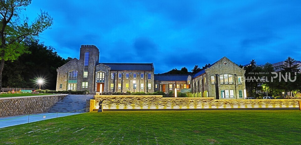 After the 16-month-long construction, the grandeur of the stone buildings hidden in the Natural Science building was revealed. [Source: Division of Public Relations and Communications]