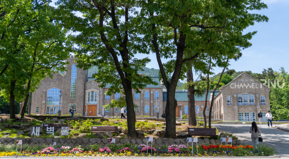 Saebyeokddeul, the green space from Jangseung-Teo to the UM. [Im Hyeon-Gyu, Reporter]