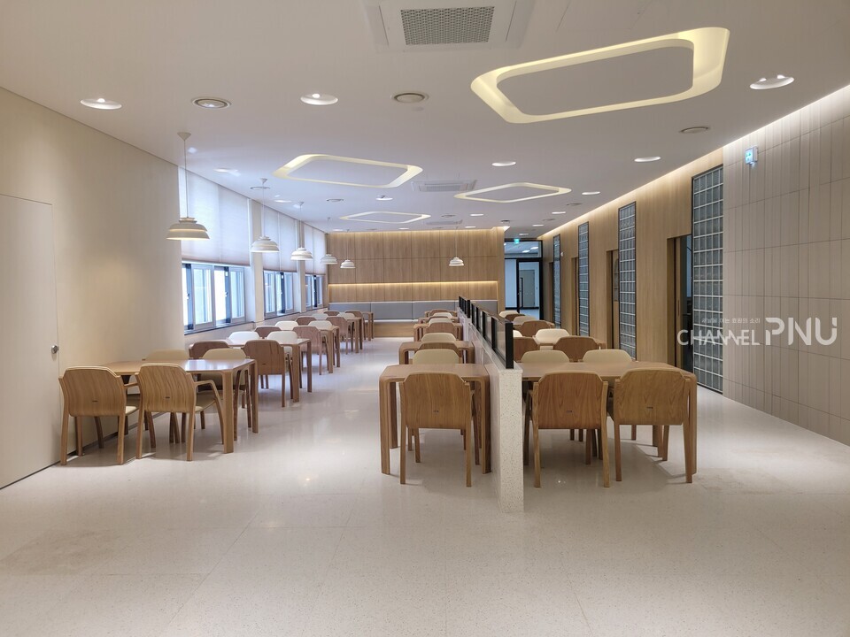 리모델링 공사를 마친 문창회관 식당. 지난 5월 28일 촬영됐다. [이은희 수습기자]