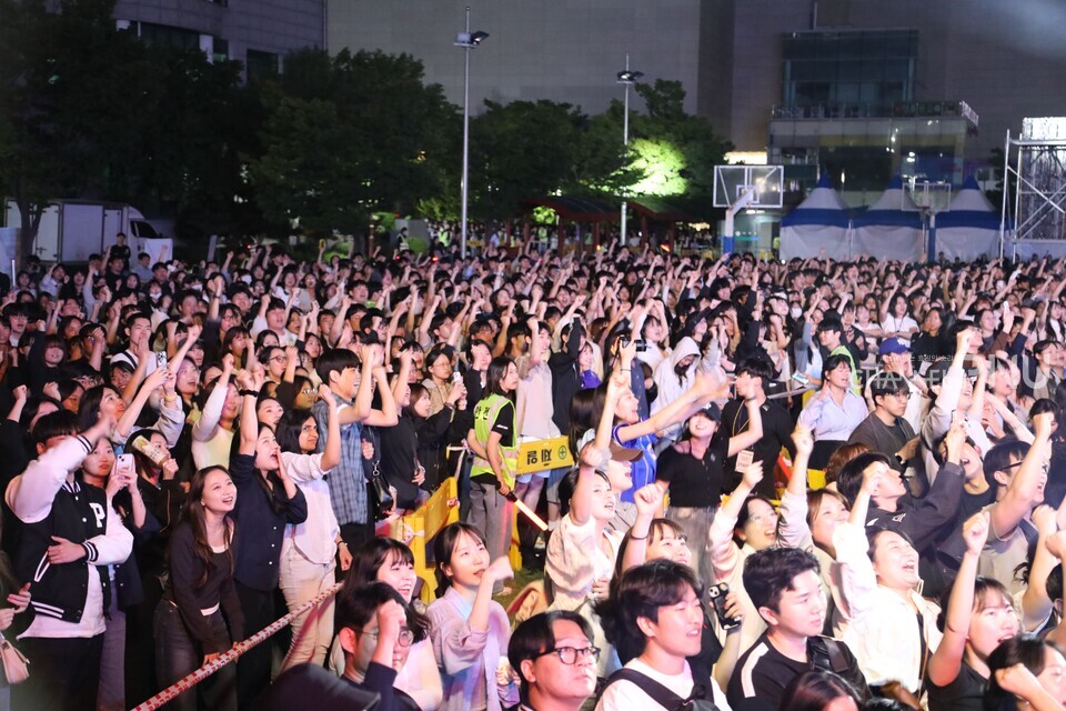 3일 내내 수많은 인파가 힐링콘서트를 찾았다. [임현규 부대방송국장]