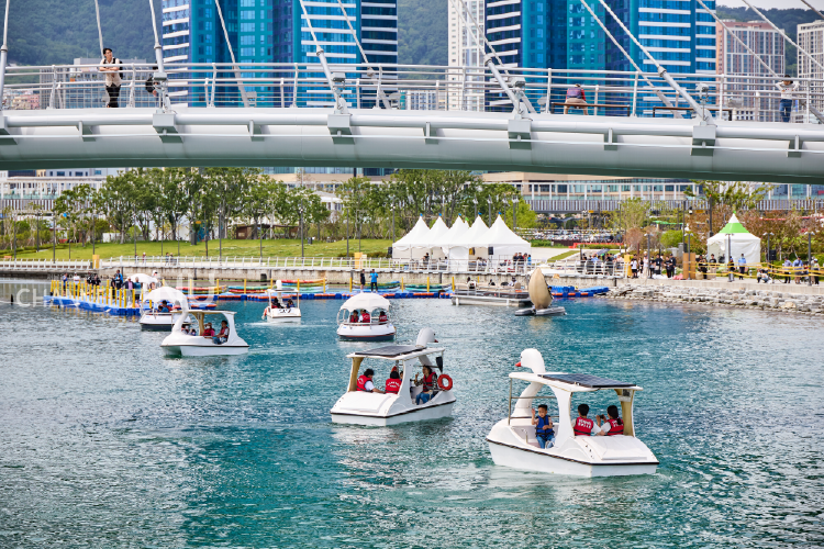 지난해 열린 제16회 부산항 축제의 오리보트. [출처: 부산항 축제 홈페이지]