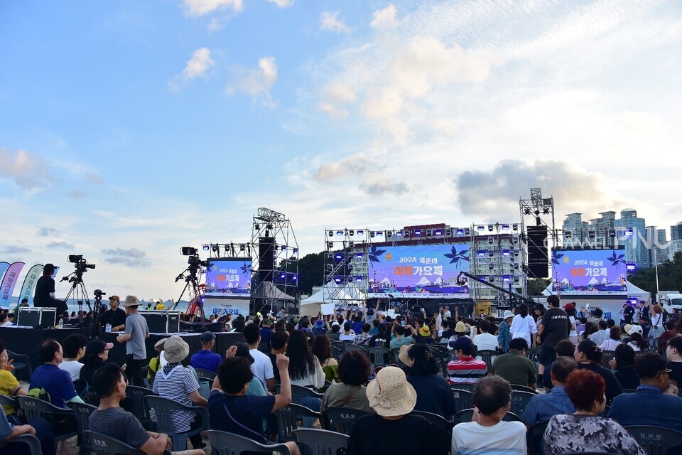 지난 8월 10일 해운대해수욕장 특설무대에서 진행된 '해운대 대학가요제'. [정윤서 기자]