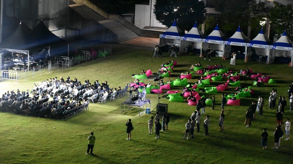 지난 9월 23일 우리 대학 넉터에서 대학원 페어의 'Fall-In PNU 콘서트'. [오정린 기자]