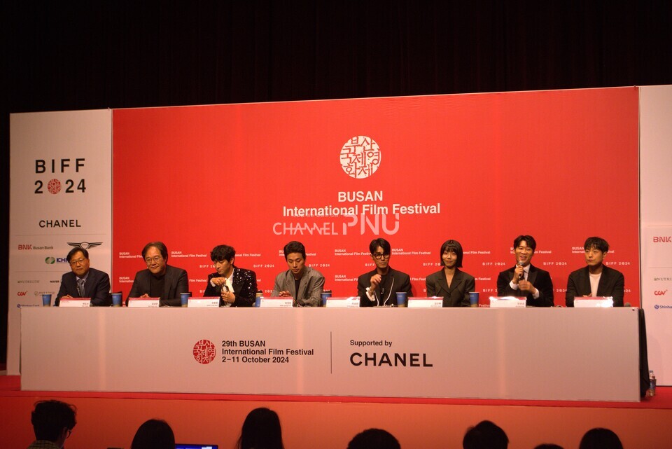 지난 10월 2일 오후 3시 부산 해운대구 신세계백화점 센텀시티점 문화홀에서 열린 제29회 부산국제영화제(BIFF) 개막작인 넷플릭스 영화 '전, 란' 기자회견. [이보영 기자]