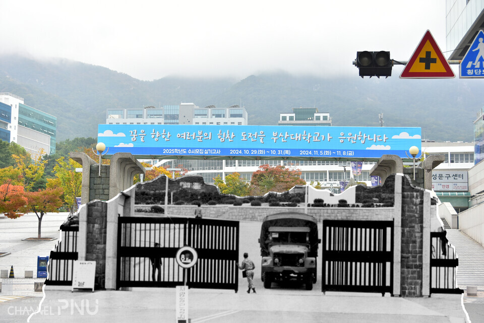 시위대의 진출을 막기 위해 당시 경찰기동대 585명은 구 정문과 신 정문을 봉쇄했다. (c) 조승완 전문기자