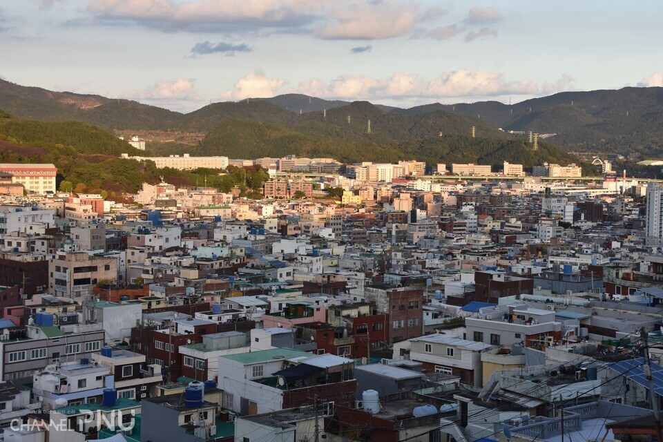 지난 11월 10일, 서금사5구역과 서동의 전경. [오정린 기자]