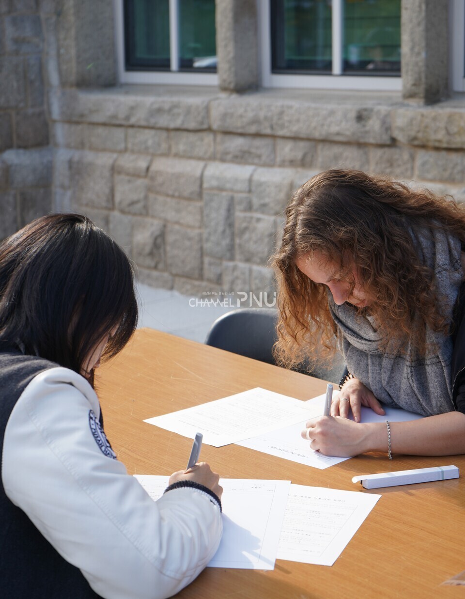 On November 14th, Korean students and international students participated in the 1st PNU Handwriting Contest. [Thadar-Soe, Reporter]