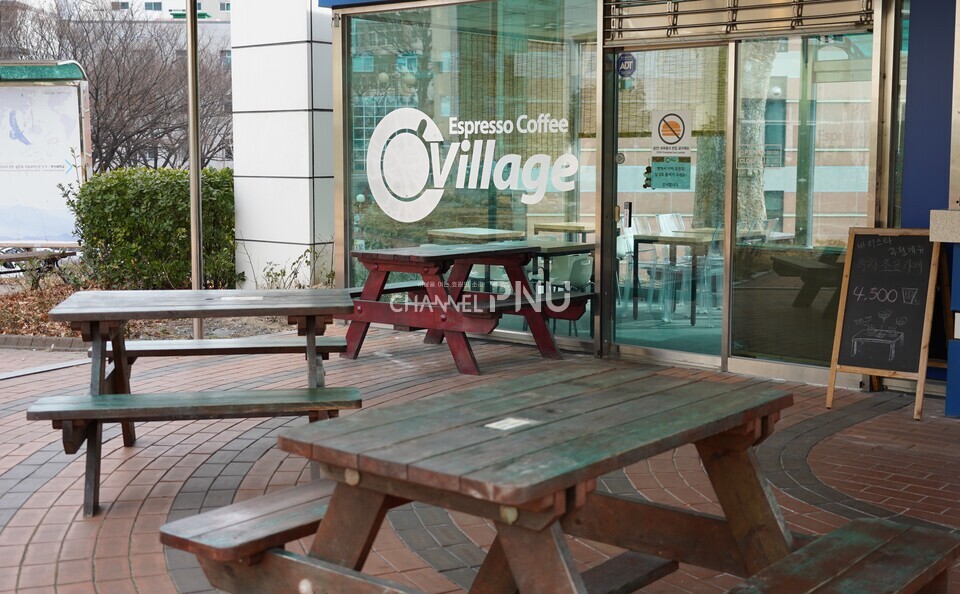 지난 2월 6일 낮 12시 우리 대학 생물관 앞 커피빌리지. [이보영 기자]