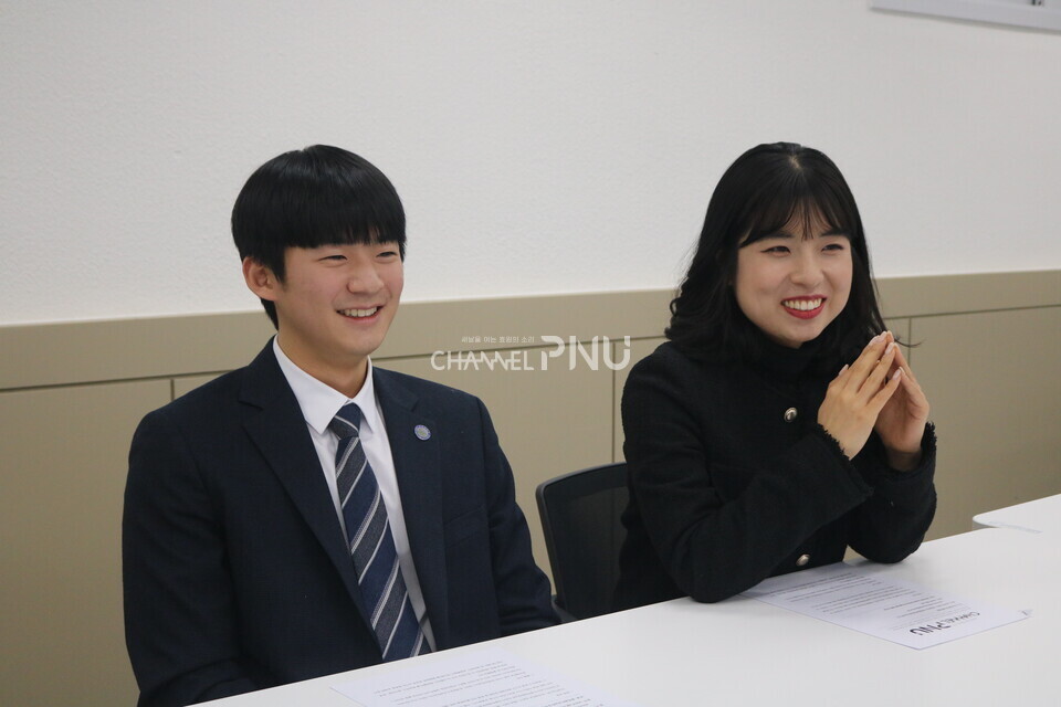 지난 2월 12일 채널PNU 세미나실에서 최수인(영어영문학, 20) 총학생회장과 강준서(생명과학, 22) 부총학생회장을 인터뷰했다. [김소영 기자]