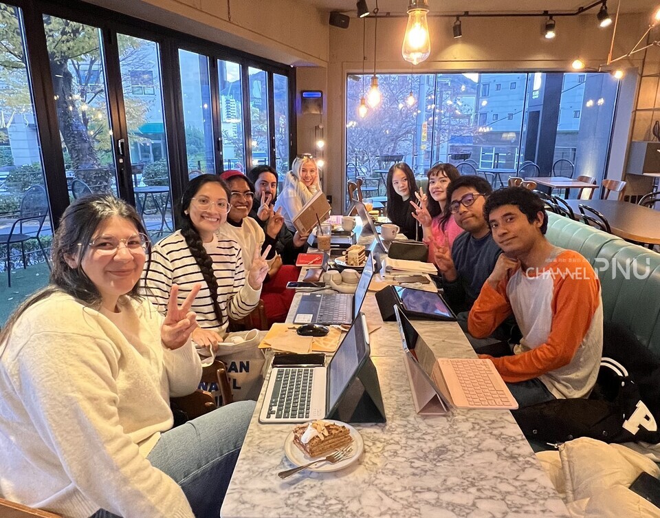 The Ibero-America Alumni Association is promoting cooperation and exchange among community members through study sessions. [Provided by interviewee]