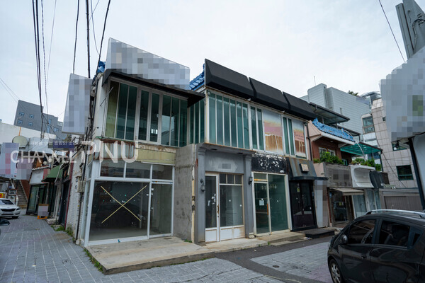 지난 5월 6일 부산대학로 휴대폰 거리 인근. 모든 점포가 문을 닫고 공실이다. [임현규 전문기자]