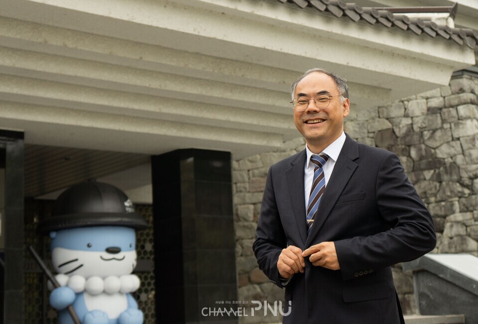 지난 5월 15일 국립진주박물관에서 만난 장용준 관장의 모습. [황주원 기자]
