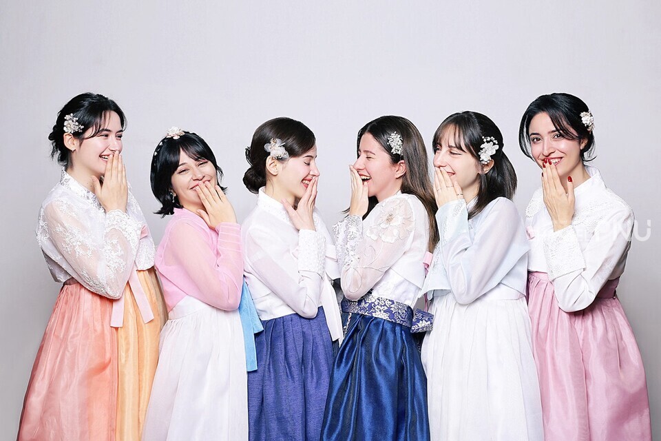 On December 19th, 2024, members of the PNU Türkiye Alumni Association experienced wearing Hanbok. [Provided by interviewee]