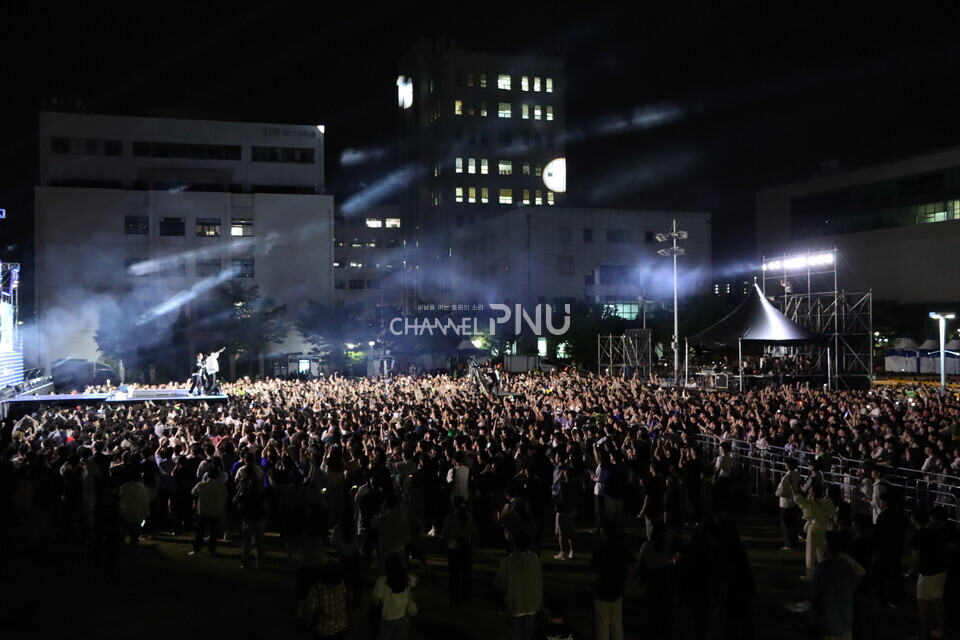 지난해 5월 30일 대동제에 초청된 SG워너비 공연. [채널PNU DB]