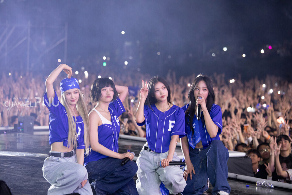 지난해 5월 우리 대학 대동제에 뉴진스가 섭외되면서 역대 가장 많은 인파가 몰렸다. [채널PNU DB]