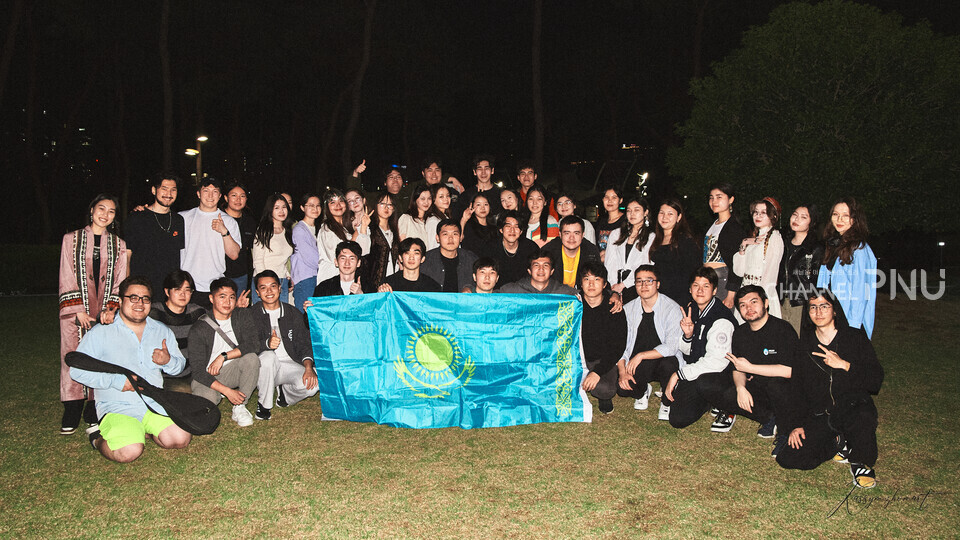 In 2024, members enjoyed the “Nauryz Festival” held by the PNU Kazakhstan Alumni Association at Busan Citizens Park, having traditional food and playing games. [Provided by interviewee]
