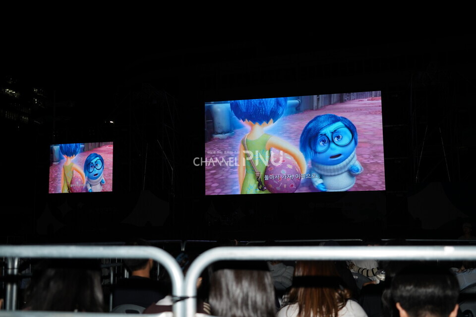 지난 9월 18일 학생들이 유튜버 과학쿠키 추천작인 영화 '인사이드 아웃'을 단체 관람하며 즐거운 시간을 보내고 있다. [남승우 부대방송국장]