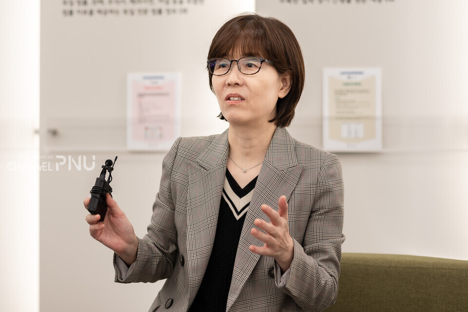 지난 9월 29일 법학관에서 만난 이미선(법학) 석좌교수. [송민수 기자]